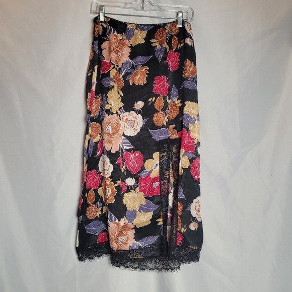 Band of Gypsies Dresses & Skirts - Band of the Free Dark Floral Pullon  Lace Trim Slip Skirt Women's Size Large NWT